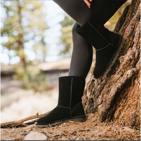 New! BearPaw Elle Short Black - Picture 1 of 6